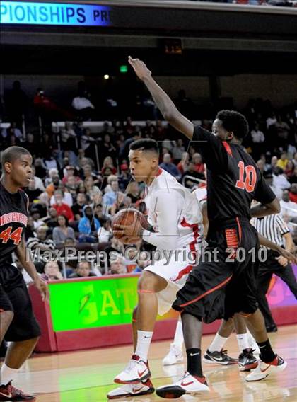 Thumbnail 2 in Westchester vs. Mater Dei (CIF SoCal D1 Final) photogallery.