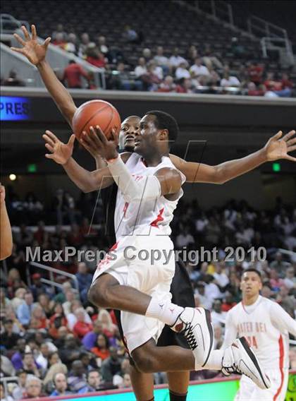Thumbnail 3 in Westchester vs. Mater Dei (CIF SoCal D1 Final) photogallery.