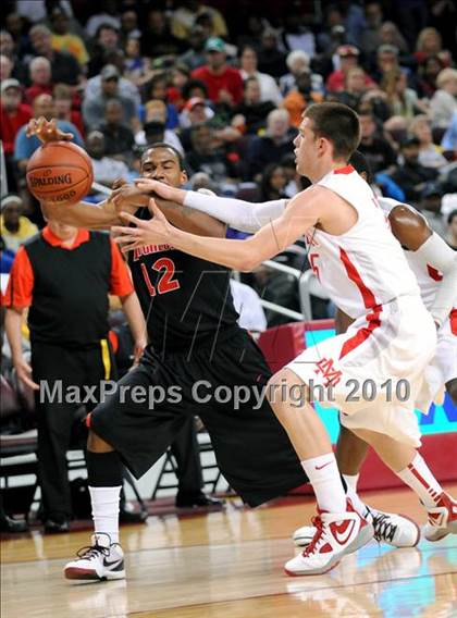 Thumbnail 2 in Westchester vs. Mater Dei (CIF SoCal D1 Final) photogallery.