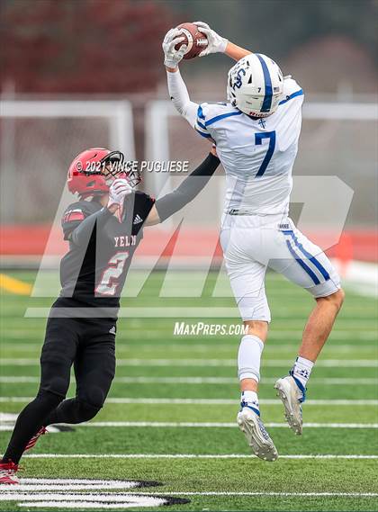 Thumbnail 2 in Seattle Prep @ Yelm (3A Playoffs) photogallery.