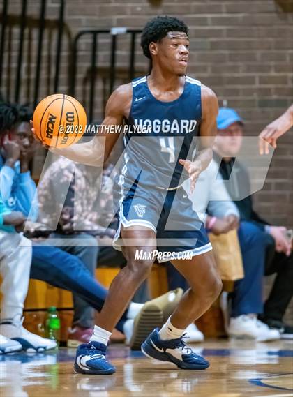 Thumbnail 3 in Hoggard vs. New Life Christian Academy (Cumberland County Holiday Classic) photogallery.
