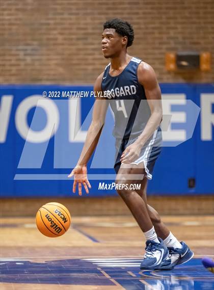 Thumbnail 3 in Hoggard vs. New Life Christian Academy (Cumberland County Holiday Classic) photogallery.