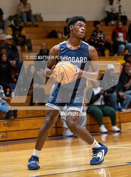Thumbnail 2 in Hoggard vs. New Life Christian Academy (Cumberland County Holiday Classic) photogallery.