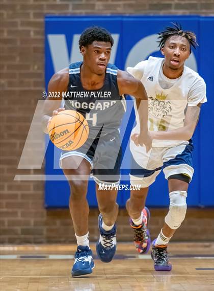 Thumbnail 3 in Hoggard vs. New Life Christian Academy (Cumberland County Holiday Classic) photogallery.