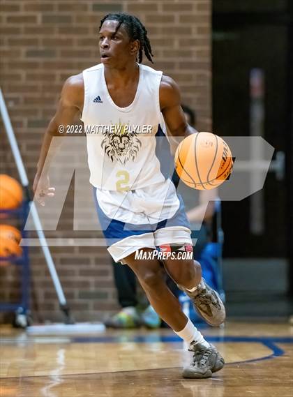 Thumbnail 3 in Hoggard vs. New Life Christian Academy (Cumberland County Holiday Classic) photogallery.