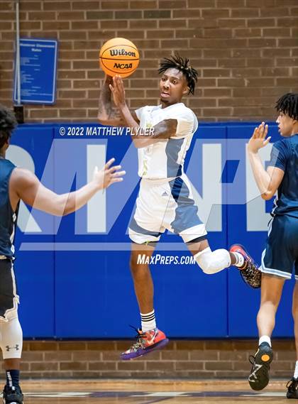 Thumbnail 2 in Hoggard vs. New Life Christian Academy (Cumberland County Holiday Classic) photogallery.