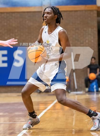 Thumbnail 2 in Hoggard vs. New Life Christian Academy (Cumberland County Holiday Classic) photogallery.