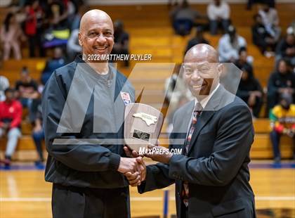 Thumbnail 3 in Hoggard vs. New Life Christian Academy (Cumberland County Holiday Classic) photogallery.