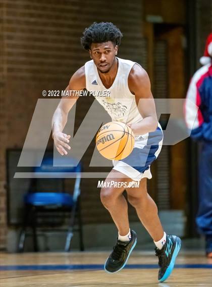 Thumbnail 3 in Hoggard vs. New Life Christian Academy (Cumberland County Holiday Classic) photogallery.