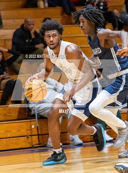 Thumbnail 2 in Hoggard vs. New Life Christian Academy (Cumberland County Holiday Classic) photogallery.