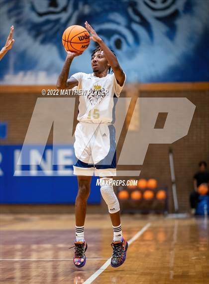 Thumbnail 3 in Hoggard vs. New Life Christian Academy (Cumberland County Holiday Classic) photogallery.