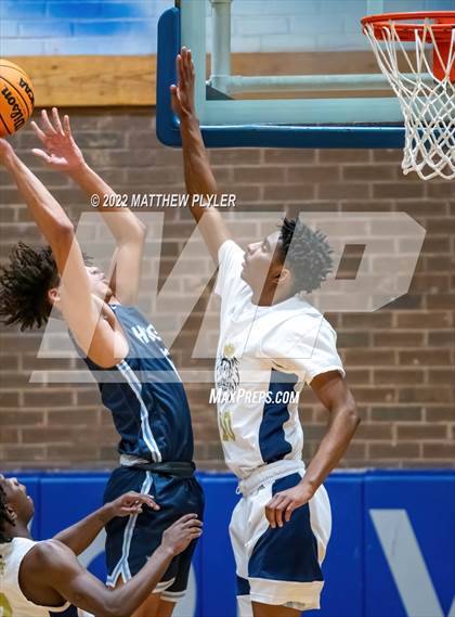 Thumbnail 3 in Hoggard vs. New Life Christian Academy (Cumberland County Holiday Classic) photogallery.