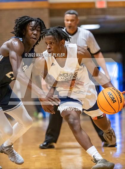 Thumbnail 2 in Hoggard vs. New Life Christian Academy (Cumberland County Holiday Classic) photogallery.