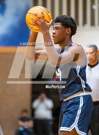 Thumbnail 3 in Hoggard vs. New Life Christian Academy (Cumberland County Holiday Classic) photogallery.