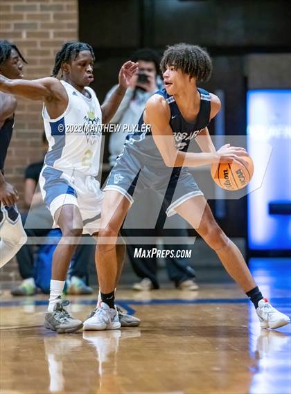 Thumbnail 2 in Hoggard vs. New Life Christian Academy (Cumberland County Holiday Classic) photogallery.