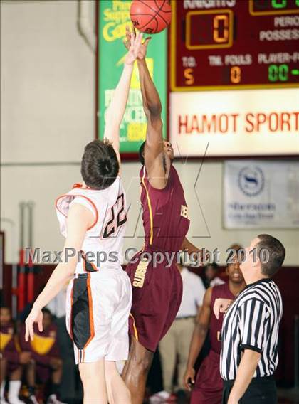 Thumbnail 1 in Mt. Vernon vs Cathedral Prep (McDonald's Classic) photogallery.