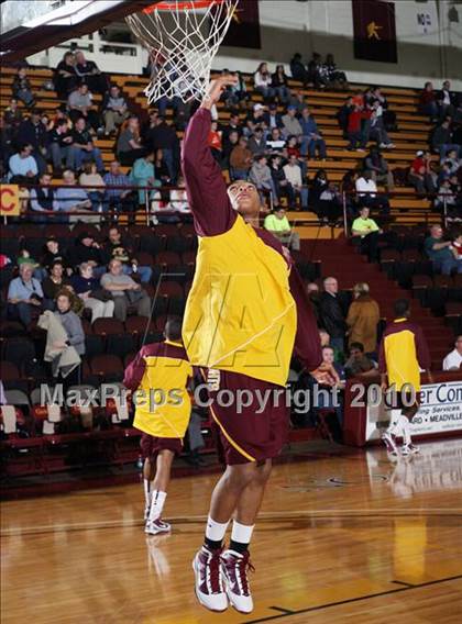 Thumbnail 1 in Mt. Vernon vs Cathedral Prep (McDonald's Classic) photogallery.