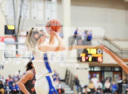 Thumbnail 2 in Fishers vs Hamilton Southeastern (IHSAA 4A Sectional Championship) photogallery.