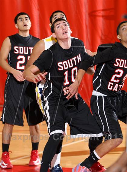 Thumbnail 2 in South Gate vs. Alhambra (Whittier Holiday Invitational) photogallery.
