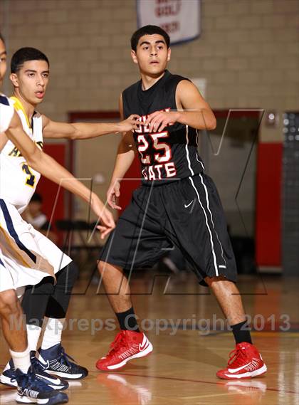 Thumbnail 3 in South Gate vs. Alhambra (Whittier Holiday Invitational) photogallery.