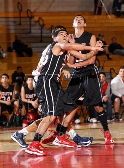 Thumbnail 1 in South Gate vs. Alhambra (Whittier Holiday Invitational) photogallery.