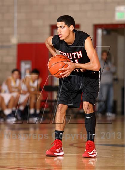 Thumbnail 2 in South Gate vs. Alhambra (Whittier Holiday Invitational) photogallery.