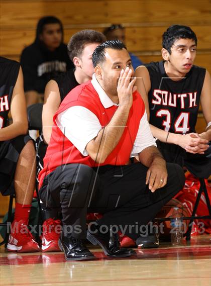Thumbnail 2 in South Gate vs. Alhambra (Whittier Holiday Invitational) photogallery.