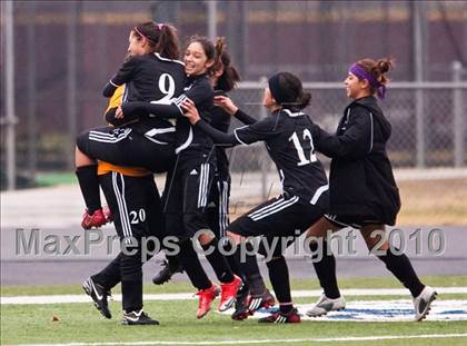 Thumbnail 2 in Dobie vs Dawson (Pearland ISD Soccer Shootout) photogallery.