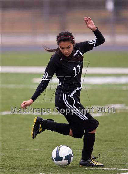 Thumbnail 2 in Dobie vs Dawson (Pearland ISD Soccer Shootout) photogallery.