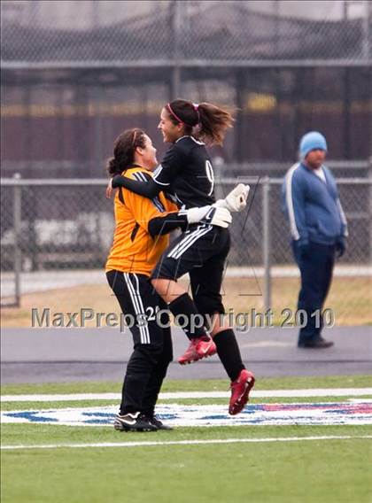 Thumbnail 3 in Dobie vs Dawson (Pearland ISD Soccer Shootout) photogallery.