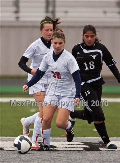 Thumbnail 2 in Dobie vs Dawson (Pearland ISD Soccer Shootout) photogallery.