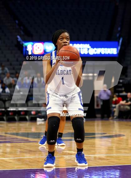 Thumbnail 2 in Oakland vs McFarland (CIF State D3 Final) photogallery.