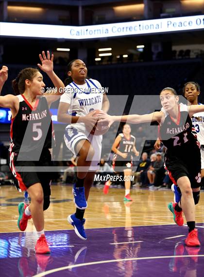 Thumbnail 2 in Oakland vs McFarland (CIF State D3 Final) photogallery.
