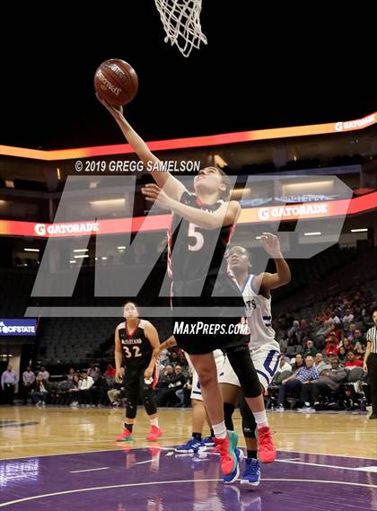 Thumbnail 2 in Oakland vs McFarland (CIF State D3 Final) photogallery.