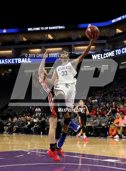Thumbnail 1 in Oakland vs McFarland (CIF State D3 Final) photogallery.