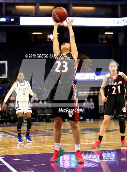 Thumbnail 3 in Oakland vs McFarland (CIF State D3 Final) photogallery.