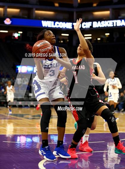 Thumbnail 1 in Oakland vs McFarland (CIF State D3 Final) photogallery.