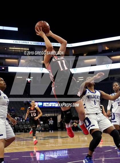 Thumbnail 2 in Oakland vs McFarland (CIF State D3 Final) photogallery.