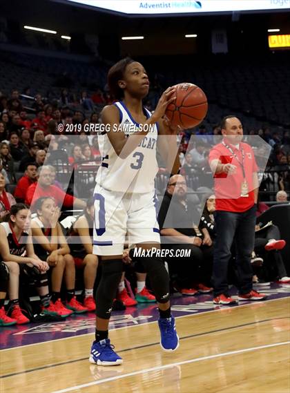 Thumbnail 2 in Oakland vs McFarland (CIF State D3 Final) photogallery.