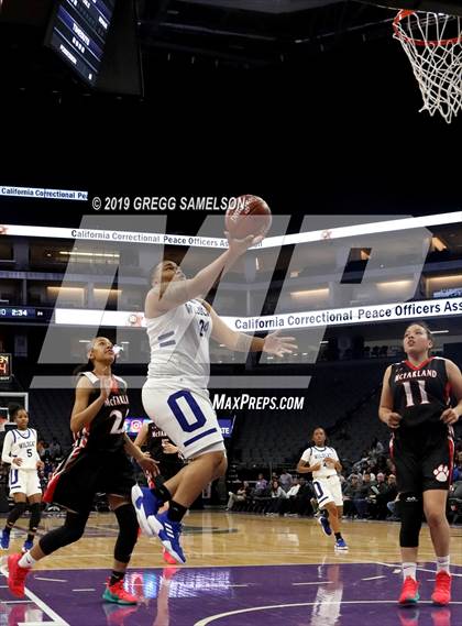 Thumbnail 1 in Oakland vs McFarland (CIF State D3 Final) photogallery.