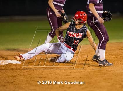 Thumbnail 2 in Katy vs Pearland (UIL 6A-Region 3 Final) photogallery.