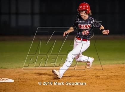 Thumbnail 3 in Katy vs Pearland (UIL 6A-Region 3 Final) photogallery.