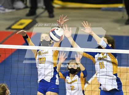 Thumbnail 1 in Legend @ Rampart (CHSAA 5A Playoff) photogallery.