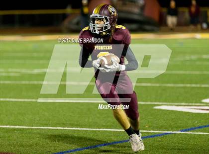 Thumbnail 2 in Royal @ Simi Valley photogallery.