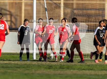 Thumbnail 3 in Pacifica vs Mater Dei (Best in the West Winter Classic) photogallery.