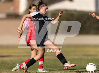 Thumbnail 2 in Pacifica vs Mater Dei (Best in the West Winter Classic) photogallery.