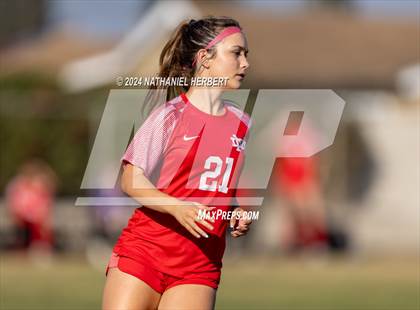 Thumbnail 2 in Pacifica vs Mater Dei (Best in the West Winter Classic) photogallery.