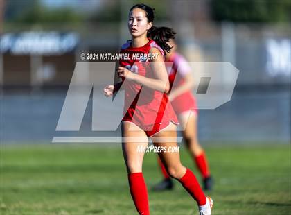 Thumbnail 3 in Pacifica vs Mater Dei (Best in the West Winter Classic) photogallery.