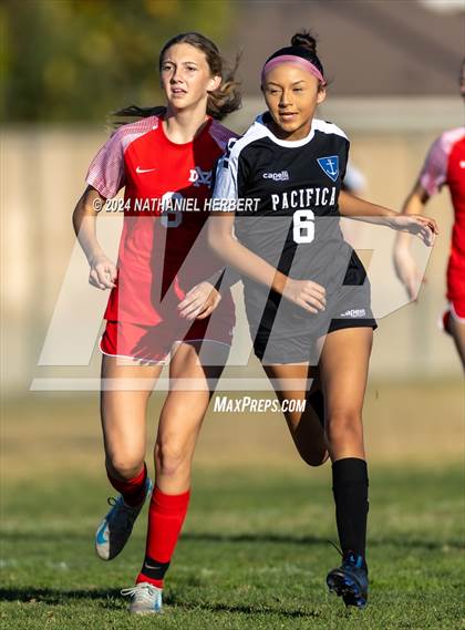 Thumbnail 1 in Pacifica vs Mater Dei (Best in the West Winter Classic) photogallery.