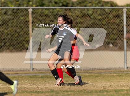 Thumbnail 2 in Pacifica vs Mater Dei (Best in the West Winter Classic) photogallery.